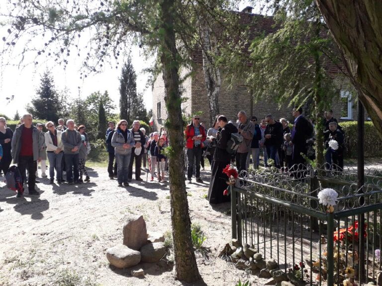 Pielgrzymka do Matki Bożej Łaskawej w Pieraniu